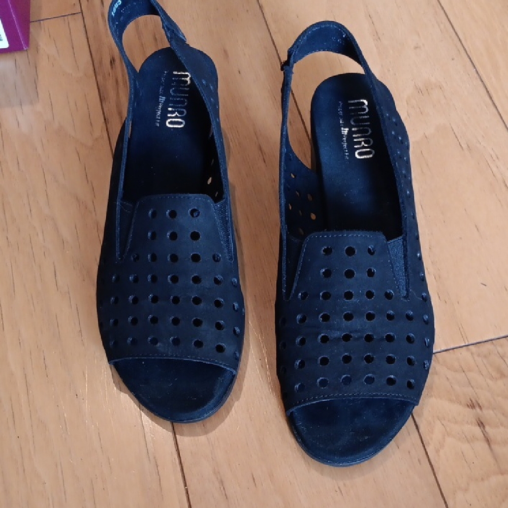 Munro Black Nubuck Open-Toe Sandals 7.5 N
